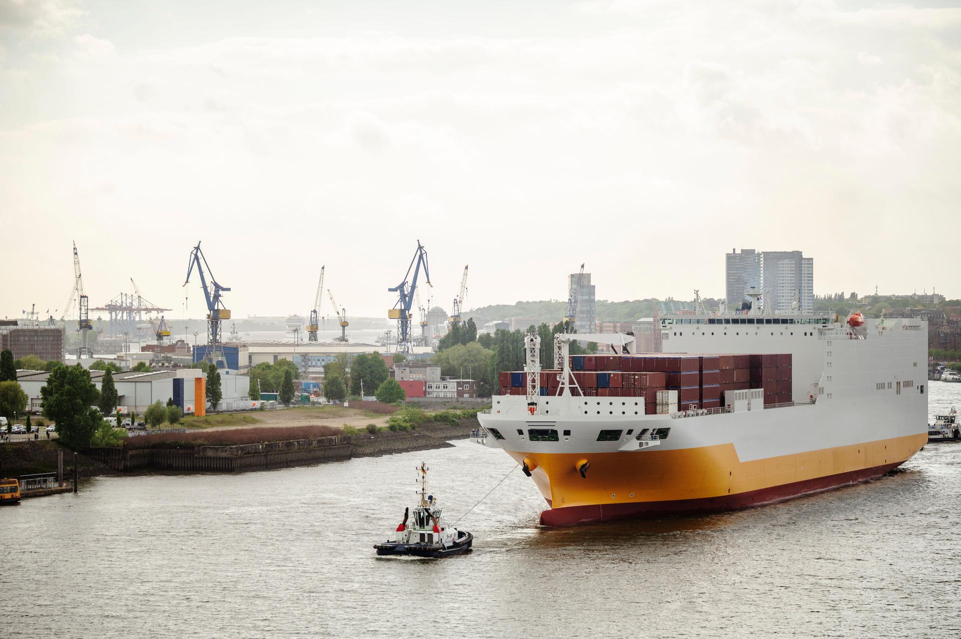 A container ship arrives in the port of Hamburg.