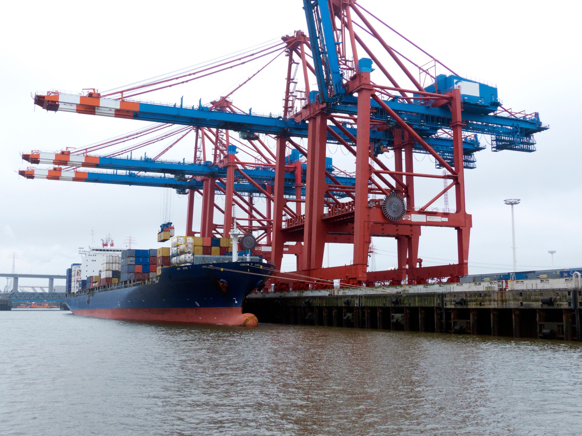 Container-terminal im Hamburger Hafen