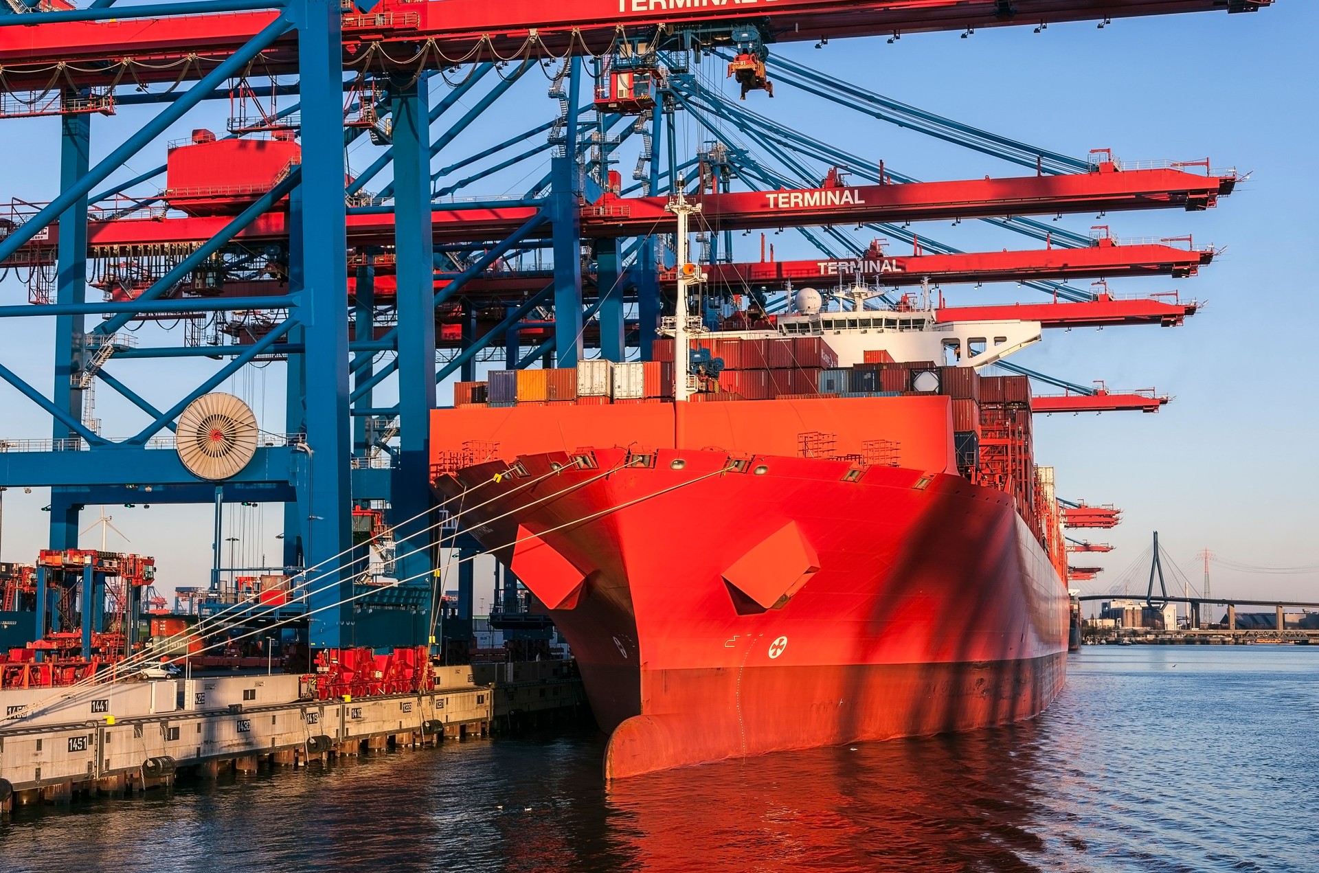 Frachtschiff in Hamburg