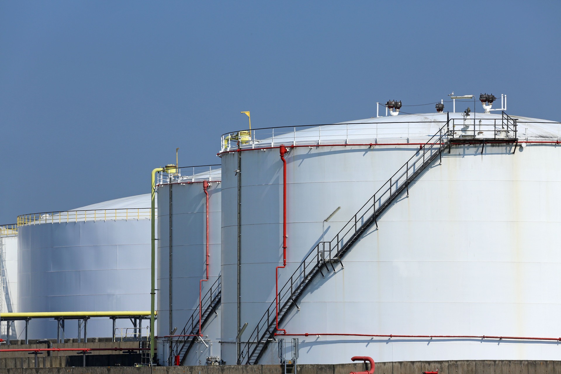 oil_tanks